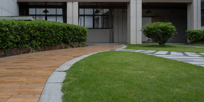 How Commercial Lawn Maintenance Benefits Your Business